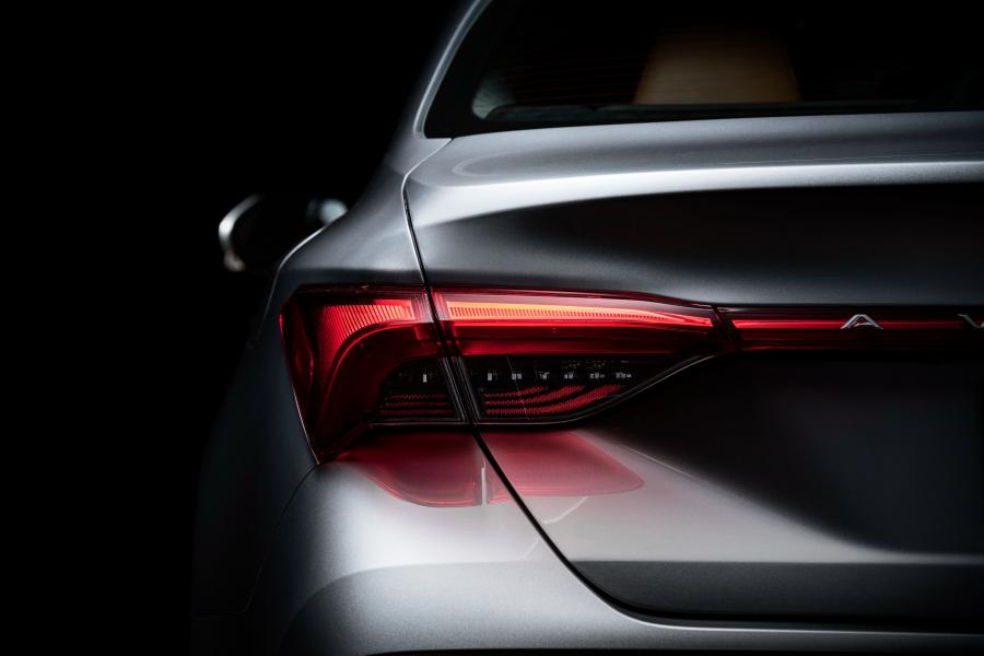 Детали экстерьера Toyota Avalon Hybrid Limited 2018 года  (фото 8 из 34)